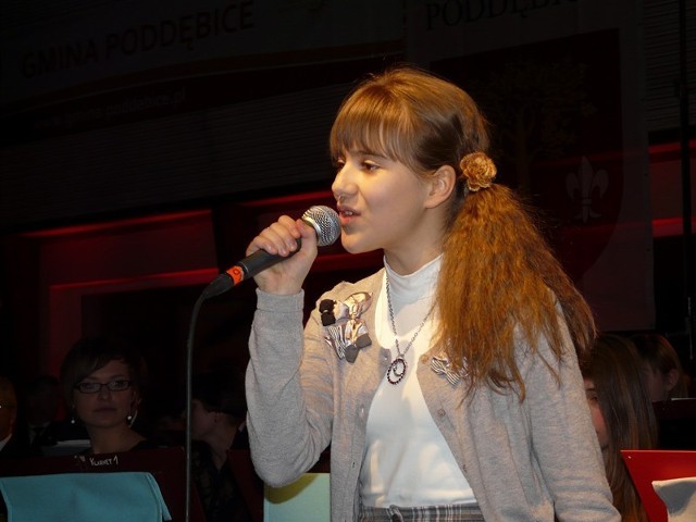 Justyna Ciepłucha na koncercie orkiestry dętej w Poddębicach