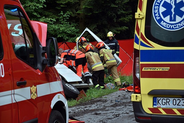 W czasie działań służ ratowniczych droga była całkowicie zablokowana