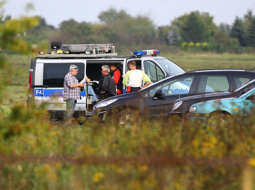 Wypadek skoczka spadochronowego na lotnisku w Piotrkowie....