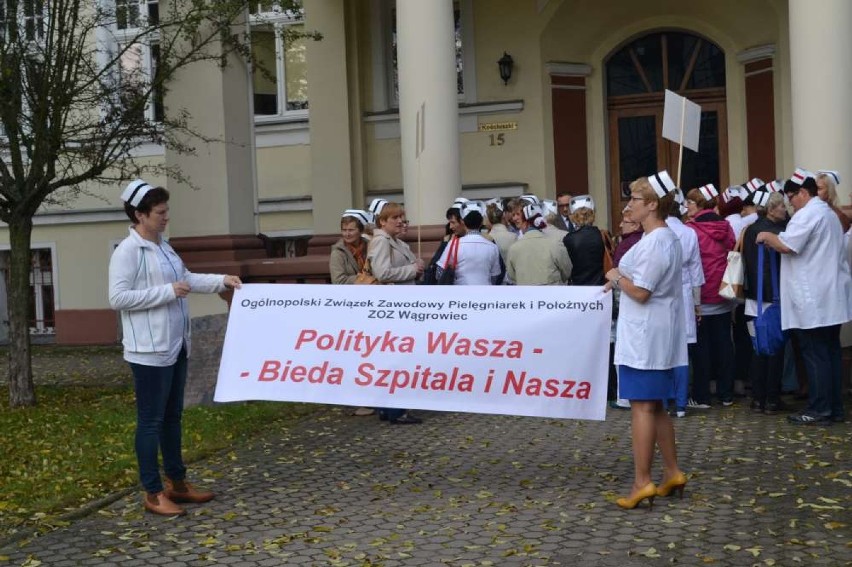 Protest pielęgniarek pod starostwem