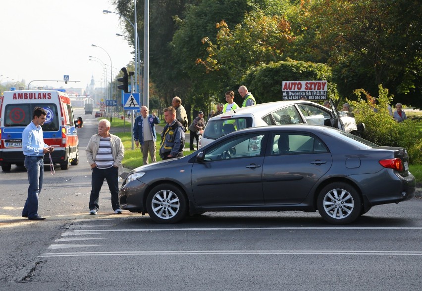 Trzy aua zderzyły się dziś na skrzyżowaniu ul. Kostromskiej...