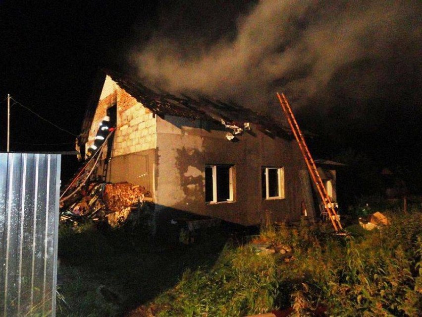 Wnuk i babcia poparzeni w płonącym domu w Jastrzębiku