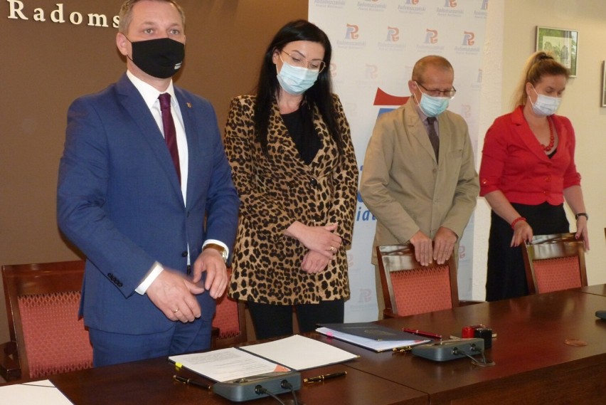 Umowa na dofinansowanie remontu w DPS Radomsko podpisana w starostwie powiatowym [ZDJĘCIA, FILM]