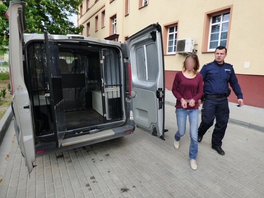 Policja Lębork. Pięcioro poszukiwanych trafiło za kratki
