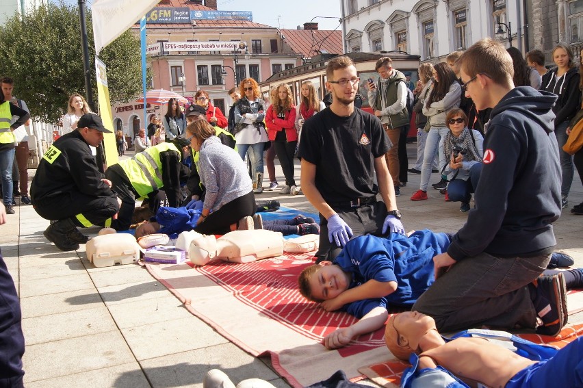 Tarnów. Flashmob na placu Sobieskiego w Tarnowie [WIDEO]