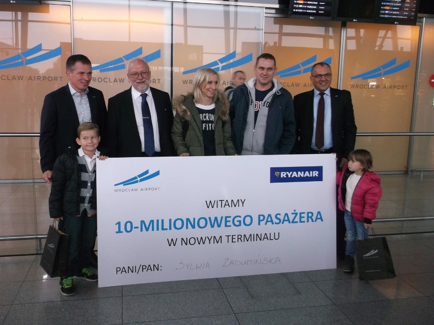 Sylwia Zadumińska to 10-milionowy pasażer wrocławskiego...