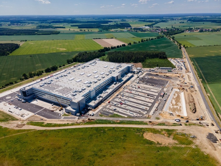 Pracownicy zatrudnieni w centrum logistycznym będą...