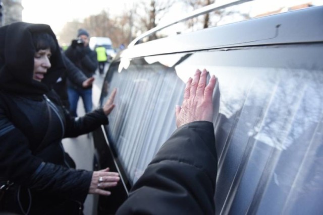 Wydarzenia dnia: 30 grudnia

Na mszę pogrzebową do kościoła dominikanów przybyły tłumy poznaniaków, osobistości ze świata kościoła, kultury i polityki. 

Pogrzeb ojca Jana Góry. Tłumy w kościele dominikanów [ZDJĘCIA]