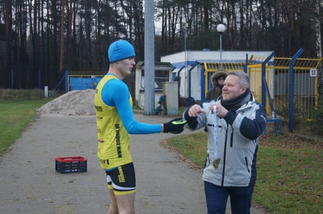 Przełom roku na sportowo w wykonaniu mieszkańców naszego powiatu.

Zielona Góra. Zatrzymano mężczyznę, który szedł ulicą z bronią
