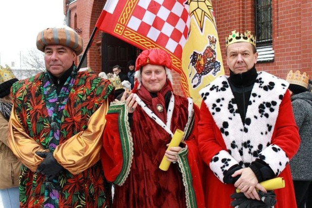 Żary
2. Żarski Orszak Trzech Króli rozpocznie się w piątek mszą św. o 12 w kościele pw. Wniebowzięcia NMP, skąd ulicami miasta przejdziemy później pod ratusz i dalej do kościoła pw. Miłosierdzia Bożego przy ul. Okrzei.