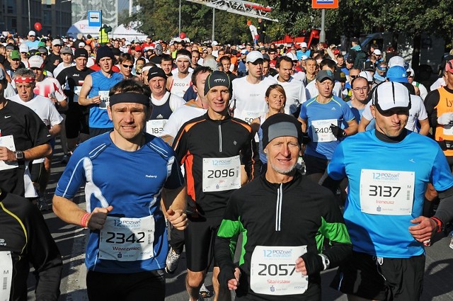 Poznań Maraton

Za nami już 12 edycji Poznań Maratonu, a w każdej coraz więcej biegaczy. Ostatnio w maratonie wystartowało 4702 osób, co stanowiło rekord frekwencji. Poznański maraton wciąż jest największym w Polsce, daleko mu jednak do największych biegów na świecie, w których uczestniczy po 40 tys. biegaczy.