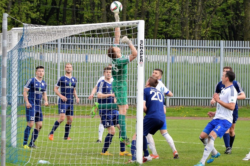 4. liga, grupa zachodnia. W Oświęcimiu ten dzień był cały na "nie", piłka goniła jak chce [ZDJĘCIA]