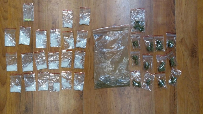 W ubiegłym roku pleszewscy policjanci skonfiskowali ponad 11 kg narkotyków. Według komendanta: "całe miasto mogłoby chodzić na haju"