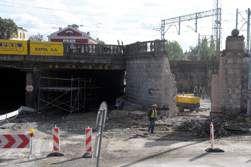 Trwa remont wiaduktu na Kunickiego 

Już niebawem z placu...