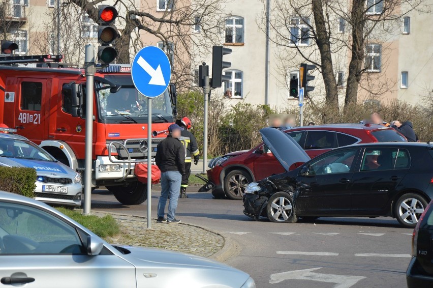 Malbork. Wypadek na al. Rodła, duże utrudnienia i korki na drogach dojazdowych [ZDJĘCIA]