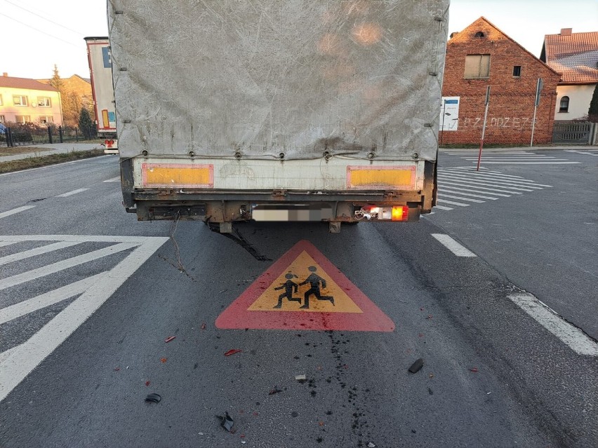Zderzenie busa z ciężarówką na drodze wojewódzkiej w Pieczyskach
