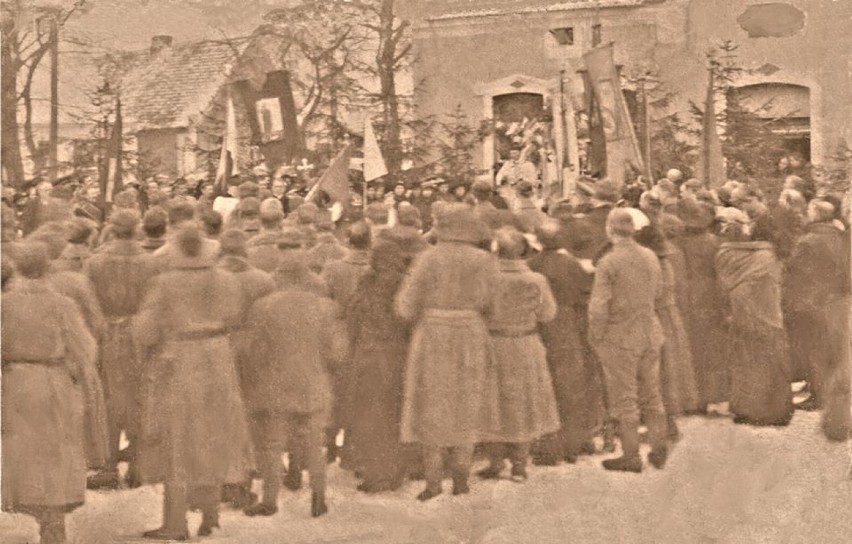 Rok 1919, uroczystość patriotyczna lub religijna na rynku