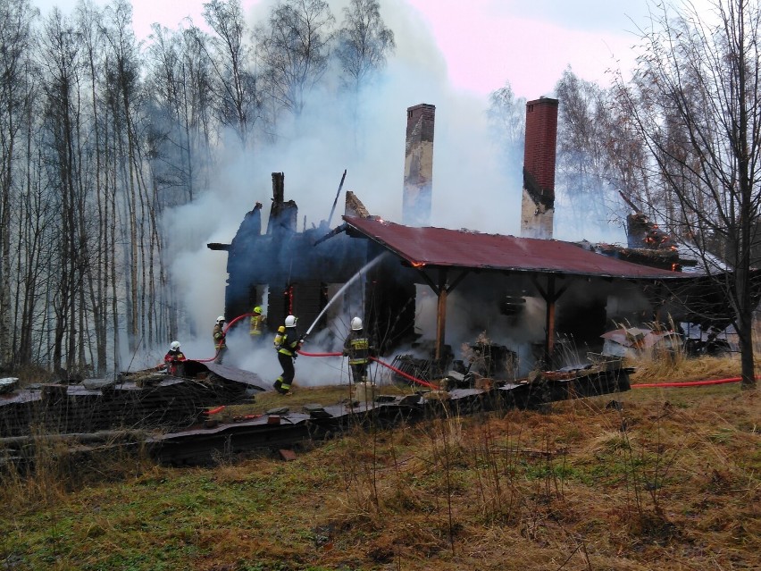 Tragedia w Kątach Bystrzyckich. W pożarze domu zginęła kobieta