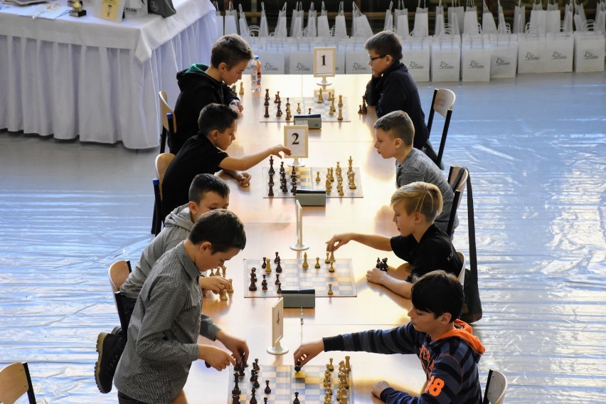 Zagrają w szachy na Barbórkę. Zmierzą się zarówno seniorzy, jak i młodsi szachiści 