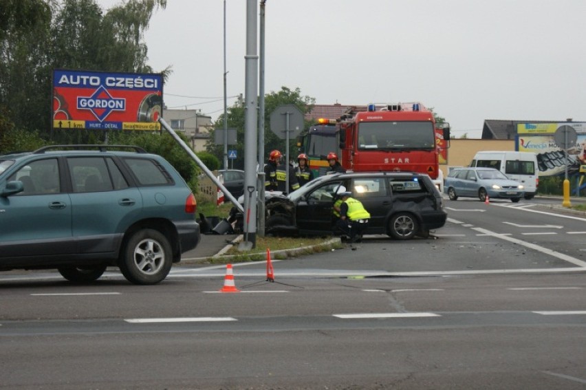 Wypadek w Koninie na skrzyżowaniu Świętojańskiej z...