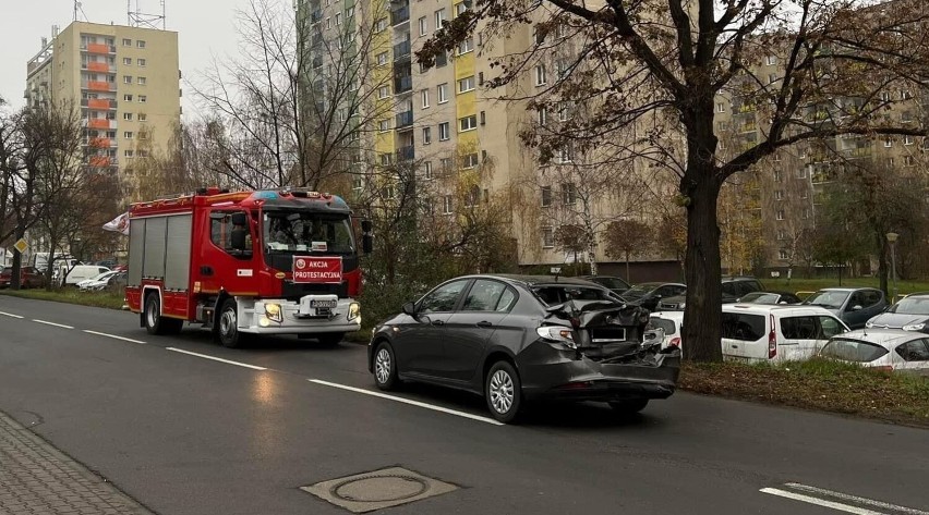 Luboński autobus najechał na tył samochodu osobowego, a...