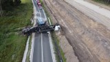 Wypadek na DK5 pod Bydgoszczą. Cysterna z mlekiem przewróciła się na jezdnię! [zdjęcia]
