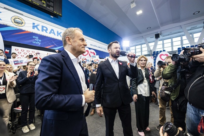 Wybory 2024. Donald Tusk spotkał się z mieszkańcami Krakowa. Wśród tematów m.in. "babciowe", 500 plus i tabletka "dzień po"
