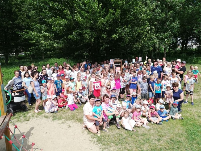 W Jedlcu otwarto pierwszą w powiecie pleszewskim Plenerową Biblioteczkę