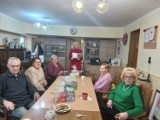 Herbatka dla seniora. Uczniowie Zespołu Szkół Specjalnych w Kowanówku docenili wkład starszych w wychowanie i rozwój młodego pokolenia