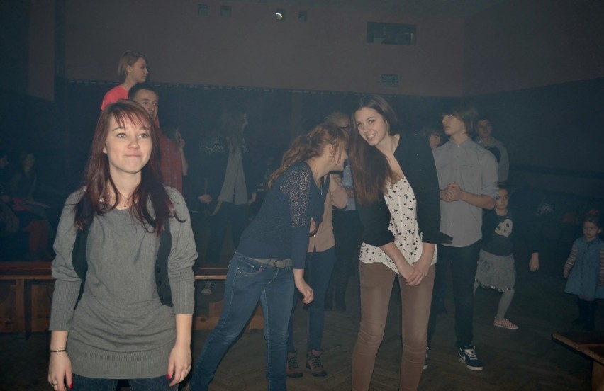 Człuchów. Taneczny walentynkowy Flash Mob w MDK -  Zobacz zdjęcia