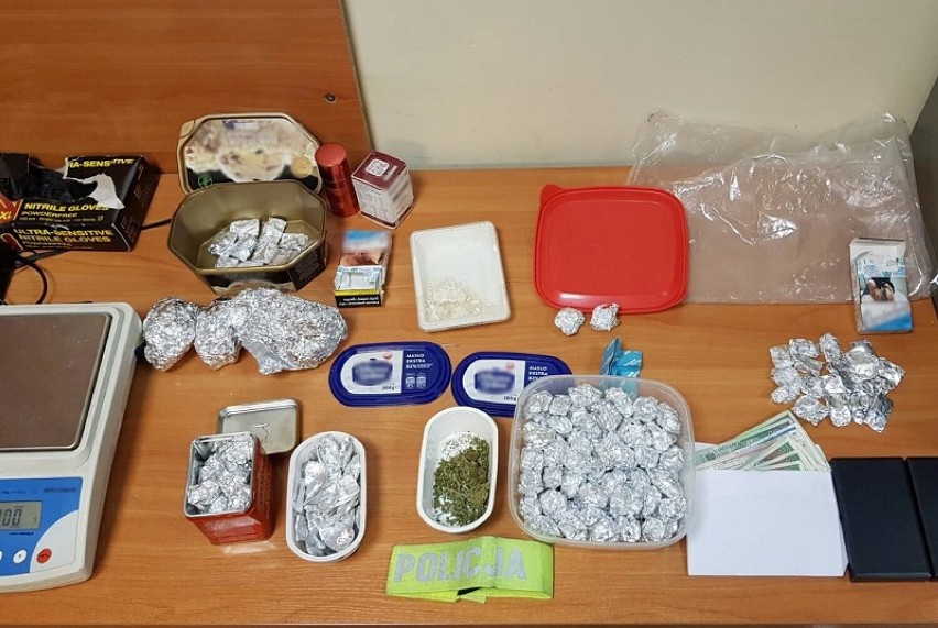 Policja w Lęborku zatrzymała dilera narkotyków. Ukrywał je m.in. w lodówce