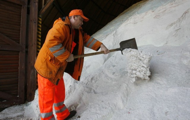 Magazyny soli GDDKiA są zapełniane solą drogową