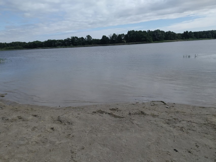 Bieślin. Plaża, o której mało kto wie to oaza spokoju. Idealne miejsce na wypad z rodziną [FOTO]