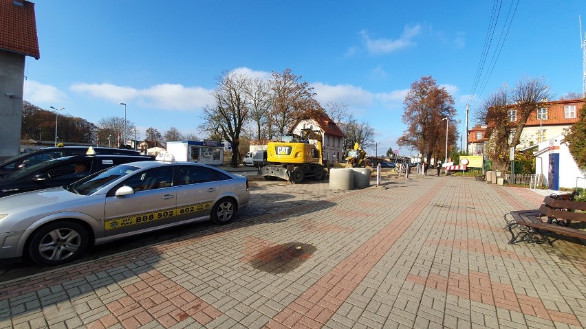 Postój taksówek na ul. Dworcowej w Pucku