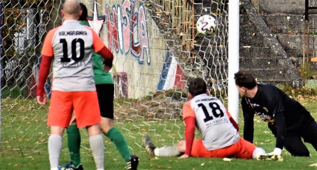 Kalwarianka - LKS Gorzów 1:0 w szczycie 19. kolejki wadowickiej piłkarskiej okręgówki (9 kwietnia 2022)