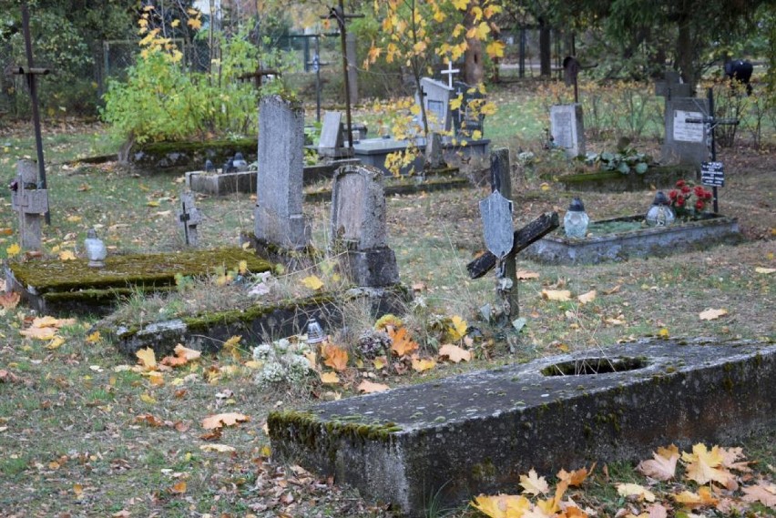 Zabytkowy cmentarz przy Alei Powstańców Wielkopolskich [ZDJĘCIA]