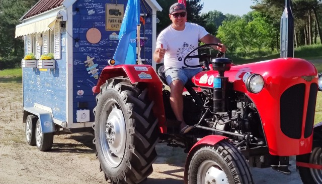 Witek Obieżyświat w Barkowicach nad Zalewem Sulejowskim. Traktorem Ursus dookoła Polski