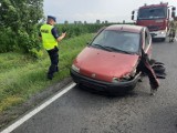 Kolizja na trasie Śrem - Środa Wielkopolska. Na wysokości Kijewa zderzyły się trzy pojazdy [zdjęcia]
