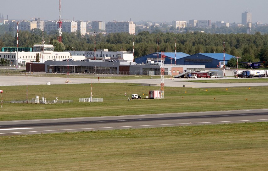 Panorama z wieży kontrolnej lotniska w Łodzi.