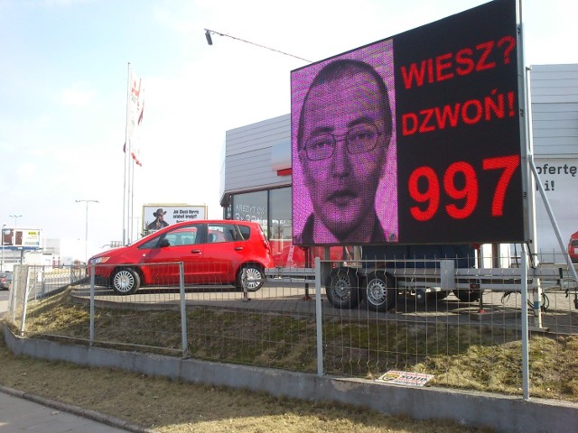 Portret pamięciowy porywacza Julki wyświetlany jest na łódzkich telebimach