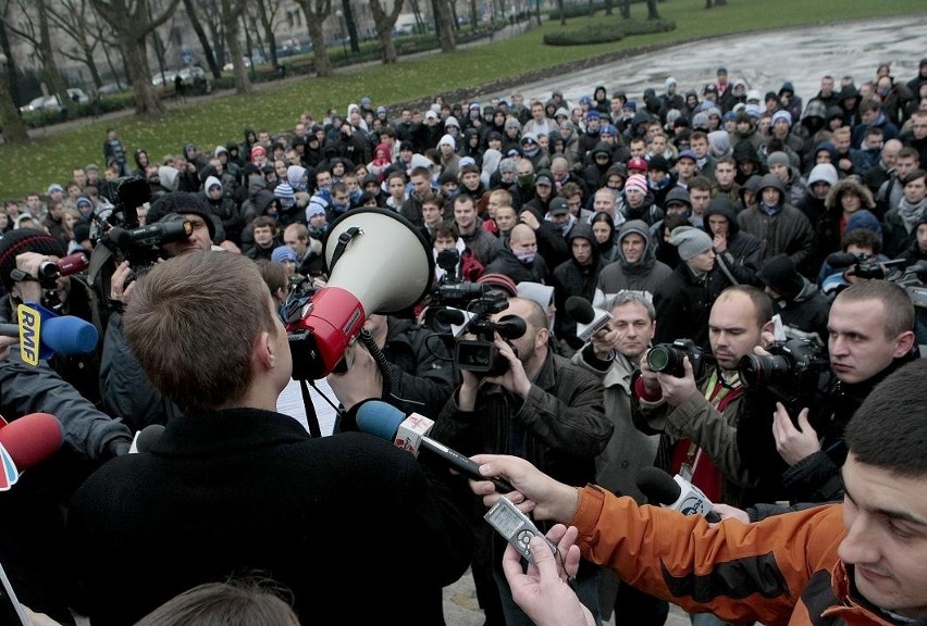 Marsz Równości. Szalikowcy skandowali. Filmy i zdjęcia