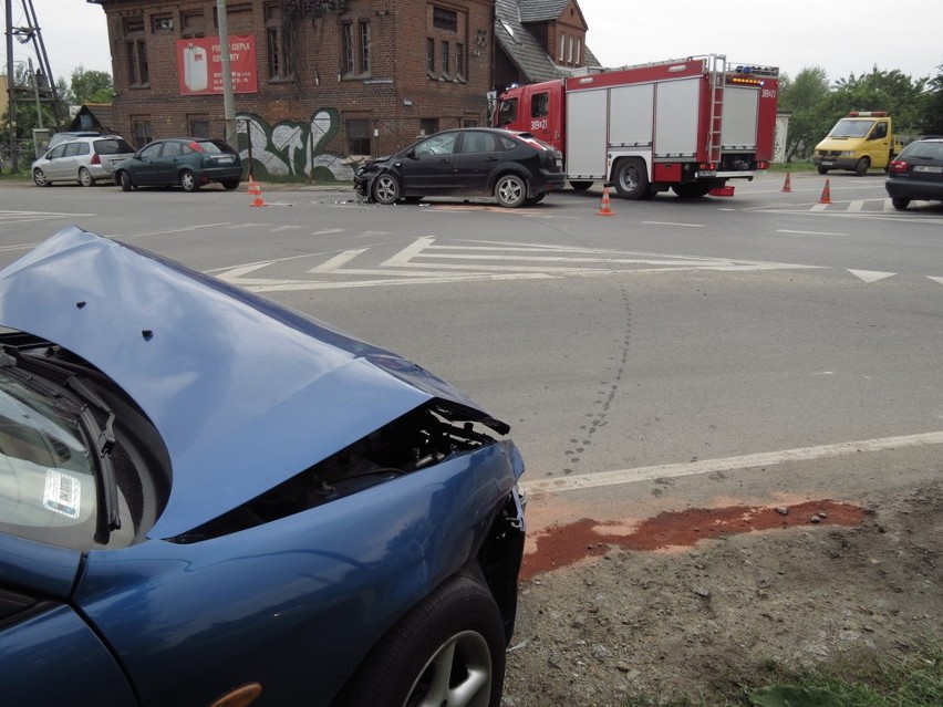 Wrocław: Wypadek na Grota-Roweckiego. Jedna osoba ranna (ZDJĘCIA)