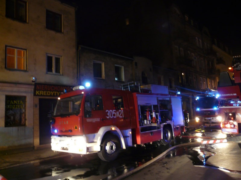 Pożar kamienicy w Łodzi przy ulicy Zarzewskiej 6