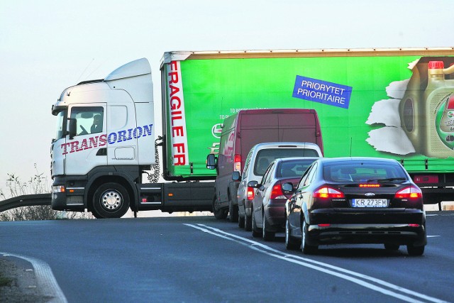 S3 zlikwidowałaby korki w Legnicy na skrzyżowaniu wąskiej krajowej "trójki" z autostradą A4