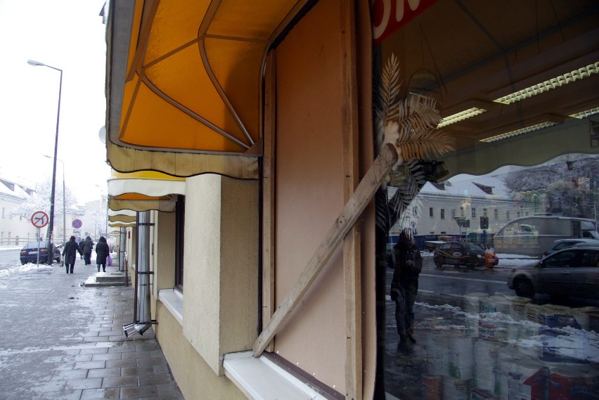 Pijany 33-latek zdemolował wystawy sklepów w centrum Lublina