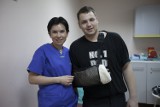 Krakowscy lekarze kolejny raz uratowali pacjentowi rękę. Potrzebne wsparcie z NFZ