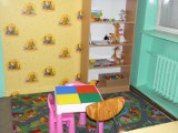 Kolorowa sala dla dzieci w sieradzkim zakładzie karnym