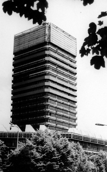 Budowa Collegium Altum rozpoczęła się  w 1976 roku i trwała...