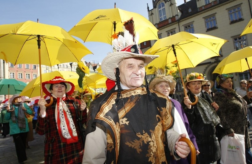Wrocław: Marsz kapeluszy przeszedł przez Rynek (ZDJĘCIA)