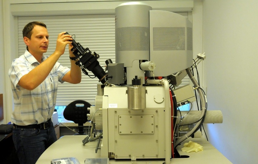 UMCS ma supermikroskop za 17 mln zł (ZDJĘCIA)